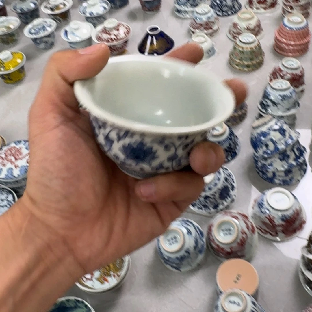 摆件青花缠枝莲中号压手杯