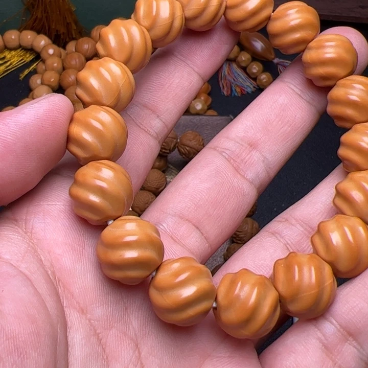 猴头核桃手串給***烟卡罗拉