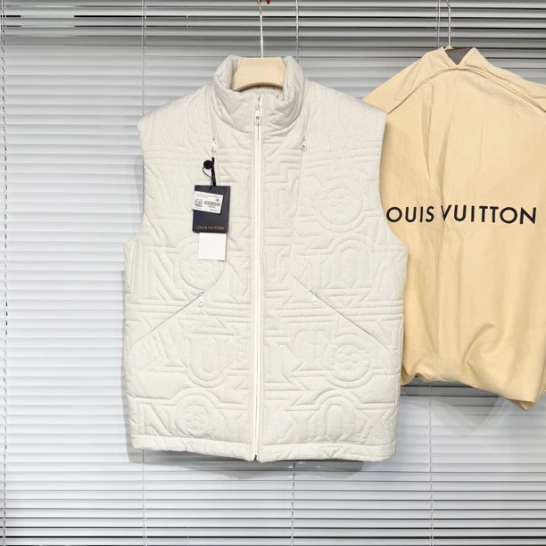 未使用 LouisVuitton/路易威登 浮雕满印logo 羽绒马甲 46码 a683