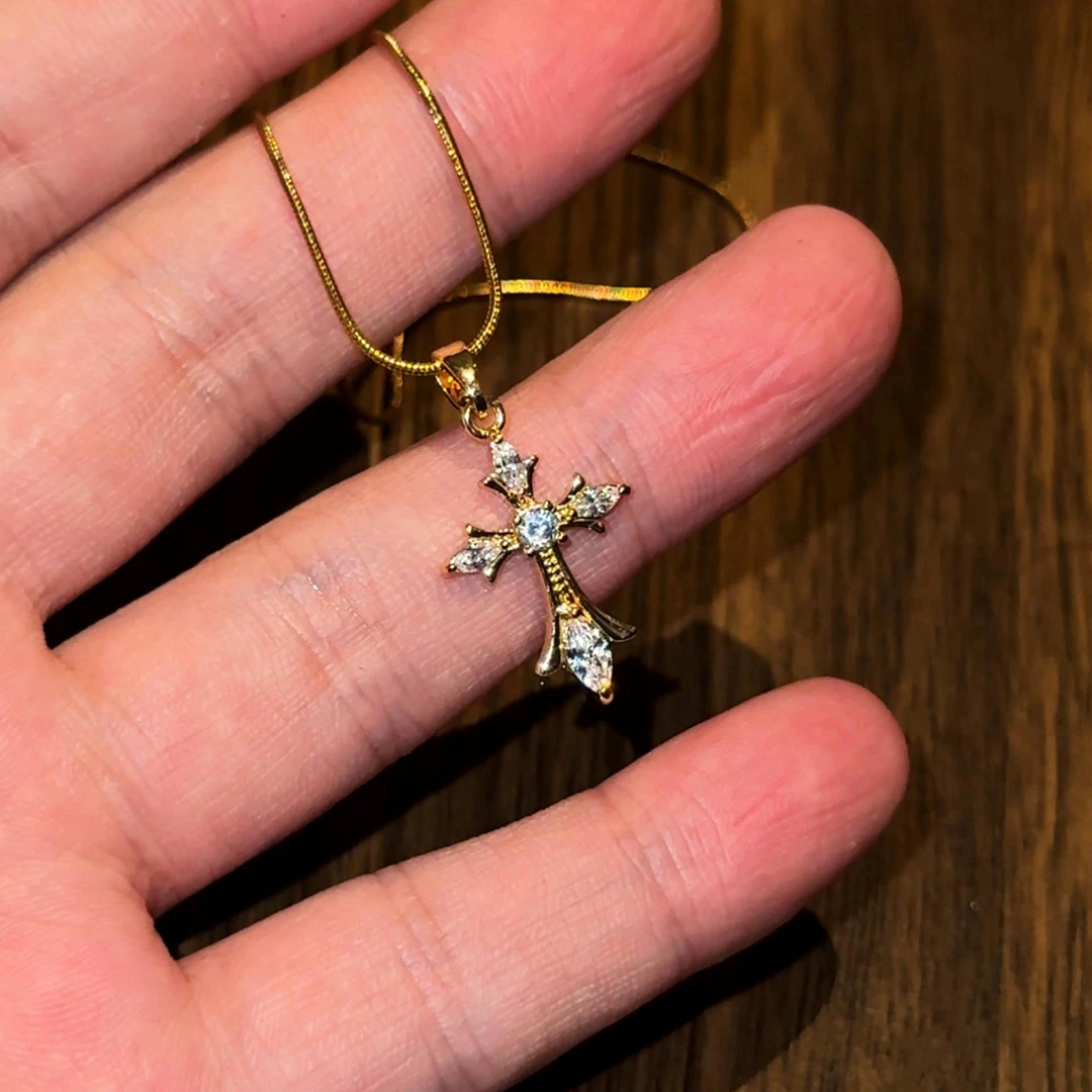 钛钢项链 小众高级感复古十字架镶嵌吊坠情侣百搭轻奢精致蛇骨链i