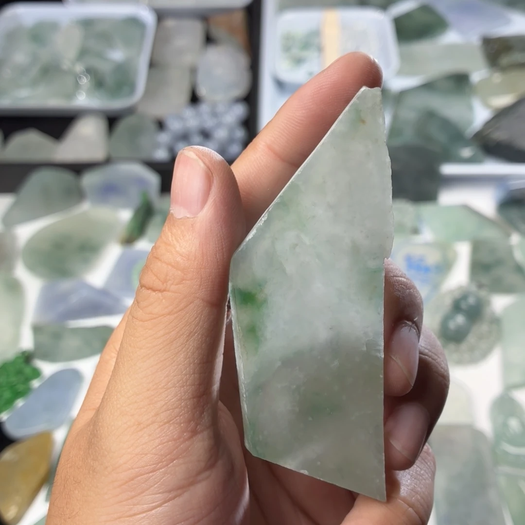 定制翡翠未镶嵌天然缅甸翡翠a货糯冰打底飘绿花山水片料