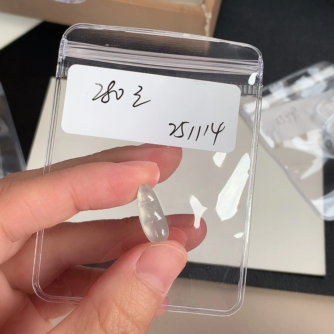 翡翠未镶嵌颈饰豆