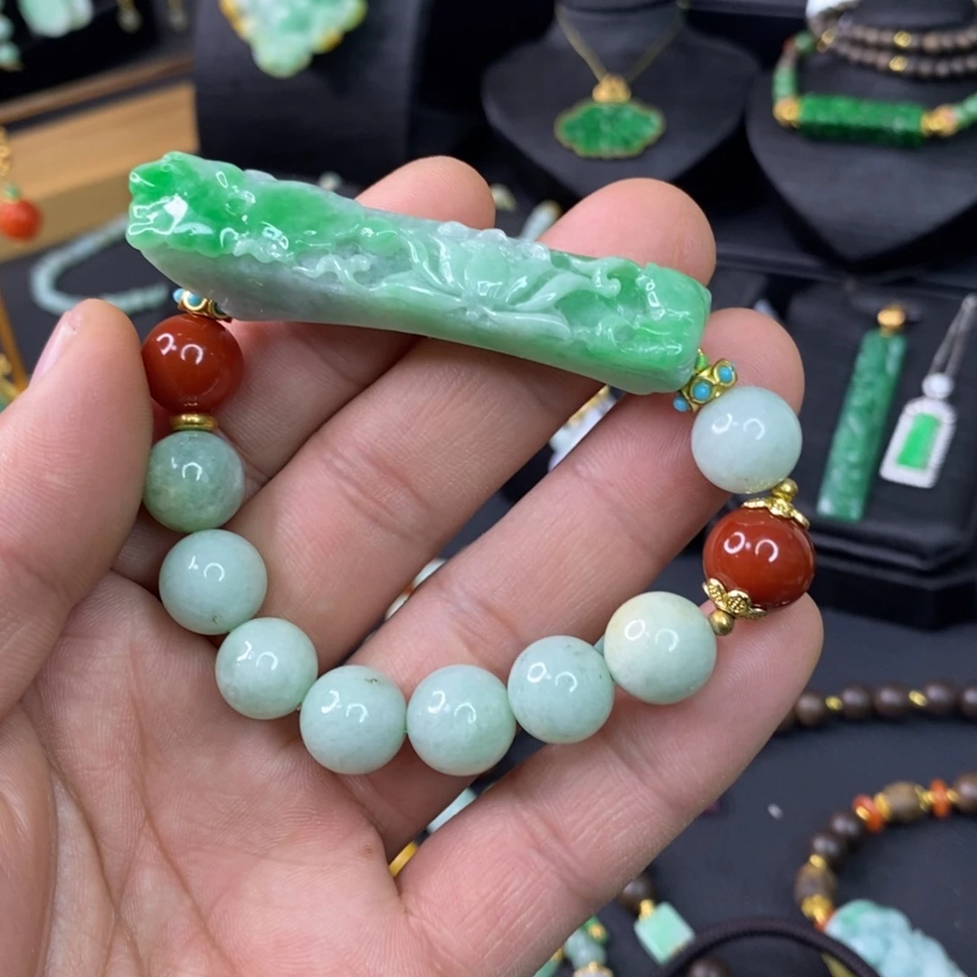 颈饰未镶嵌翡翠吊坠