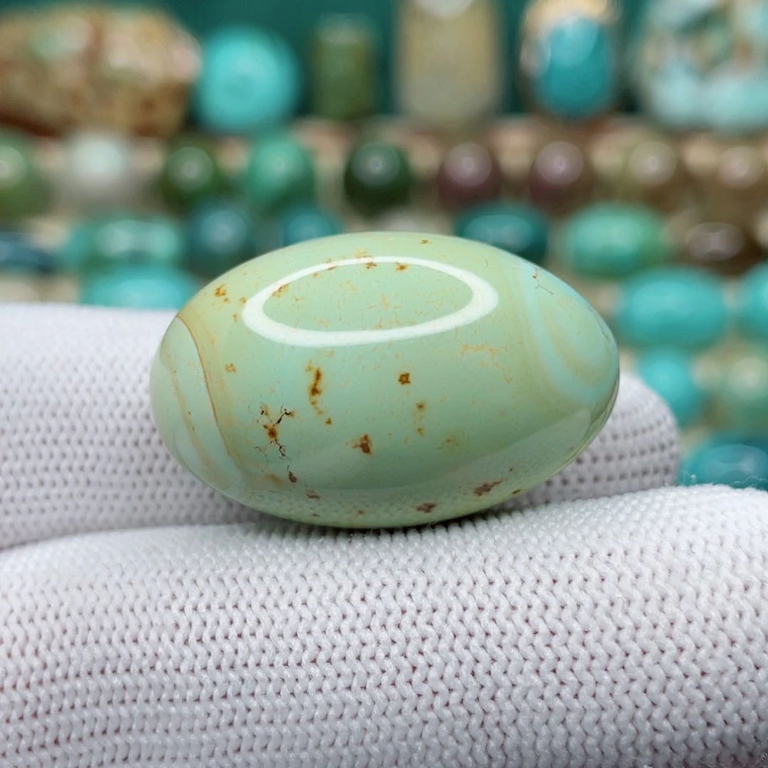 未镶嵌绿松石颈饰