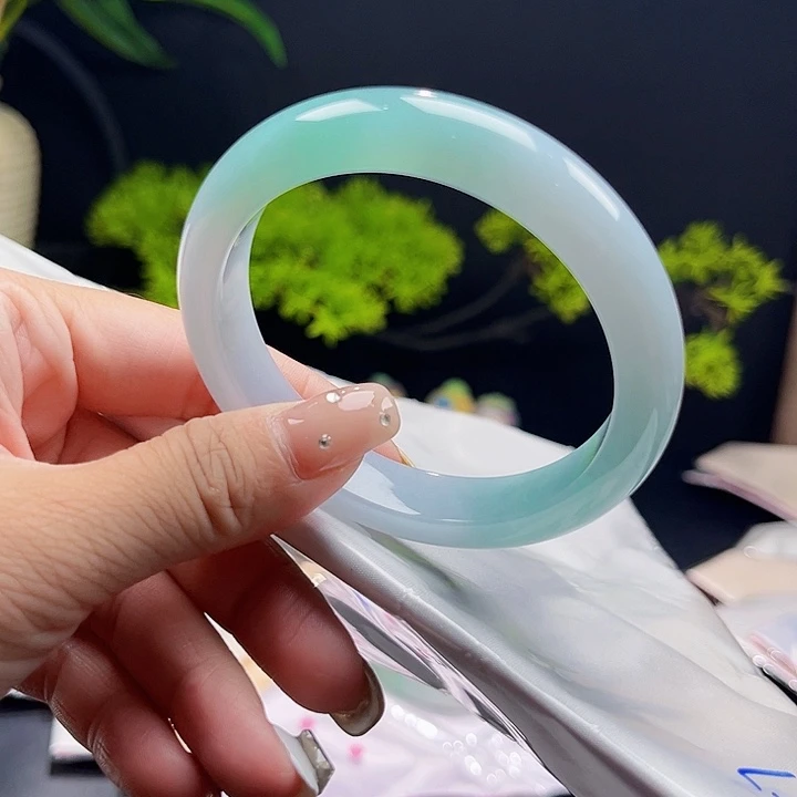 翡翠未镶嵌手镯57