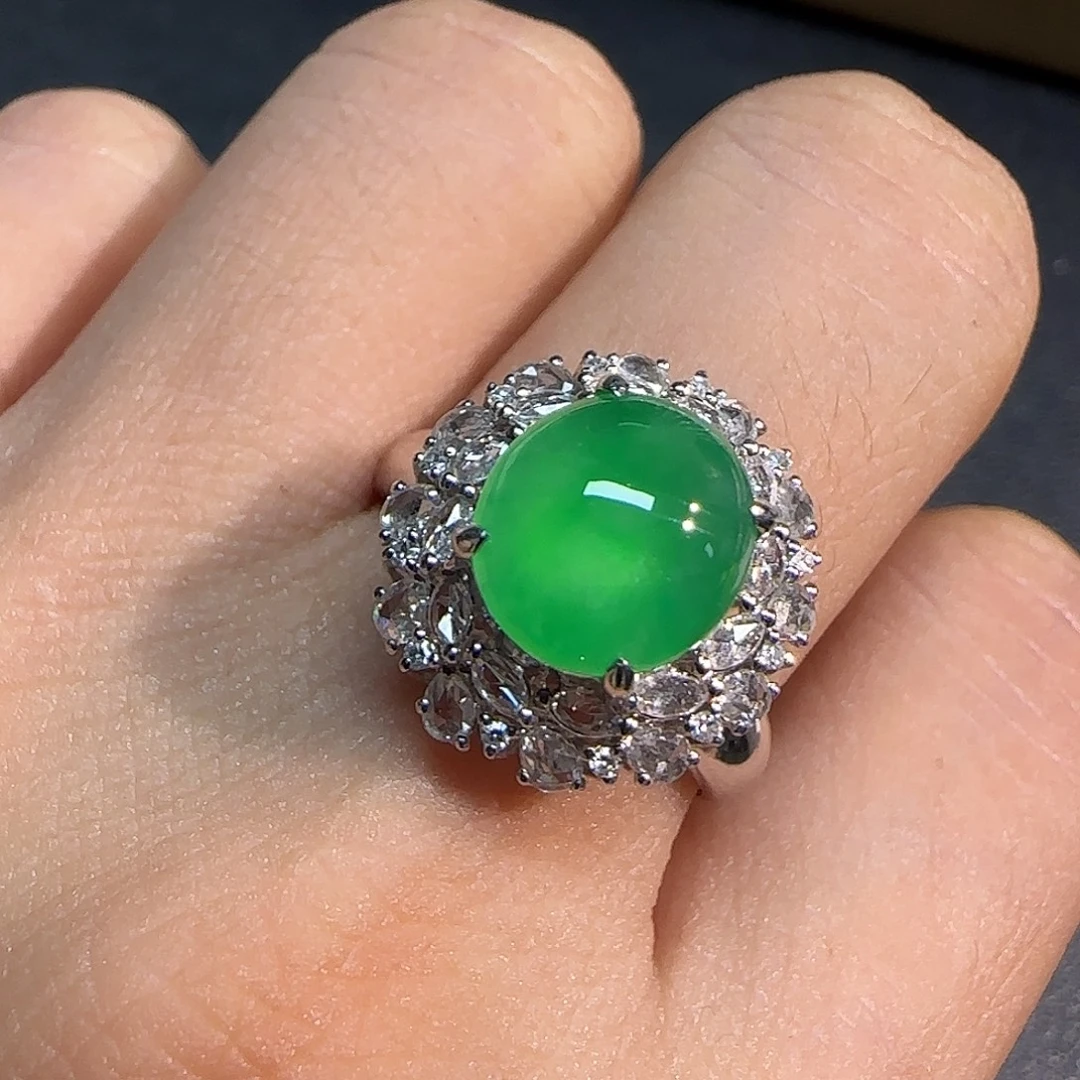 翡翠18K金镶嵌戒指蛋面