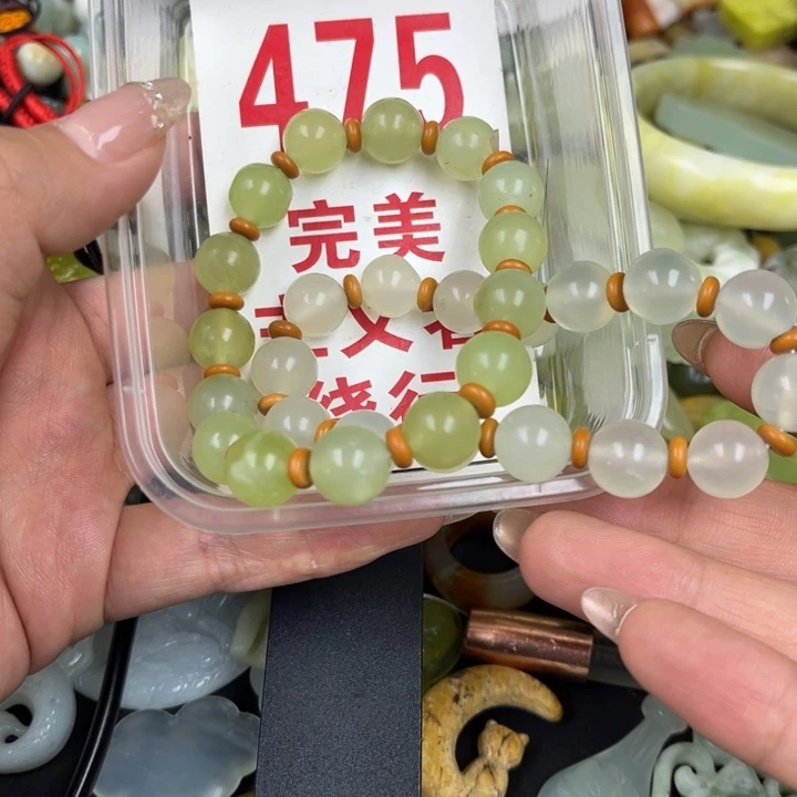 蛇纹石玉足银镀金镶嵌颈饰
