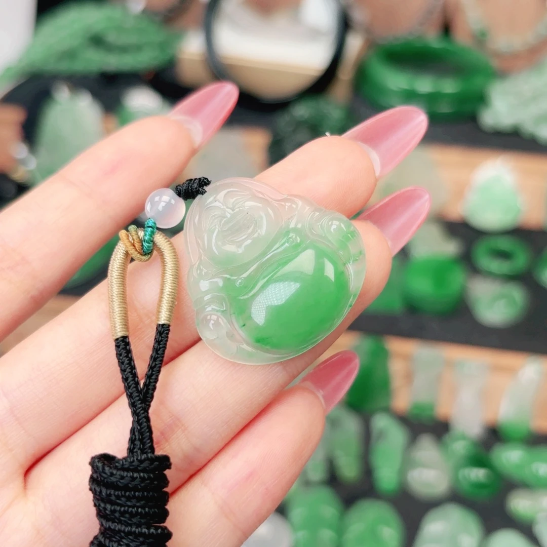 颈饰未镶嵌石英质玉（非洲翠）