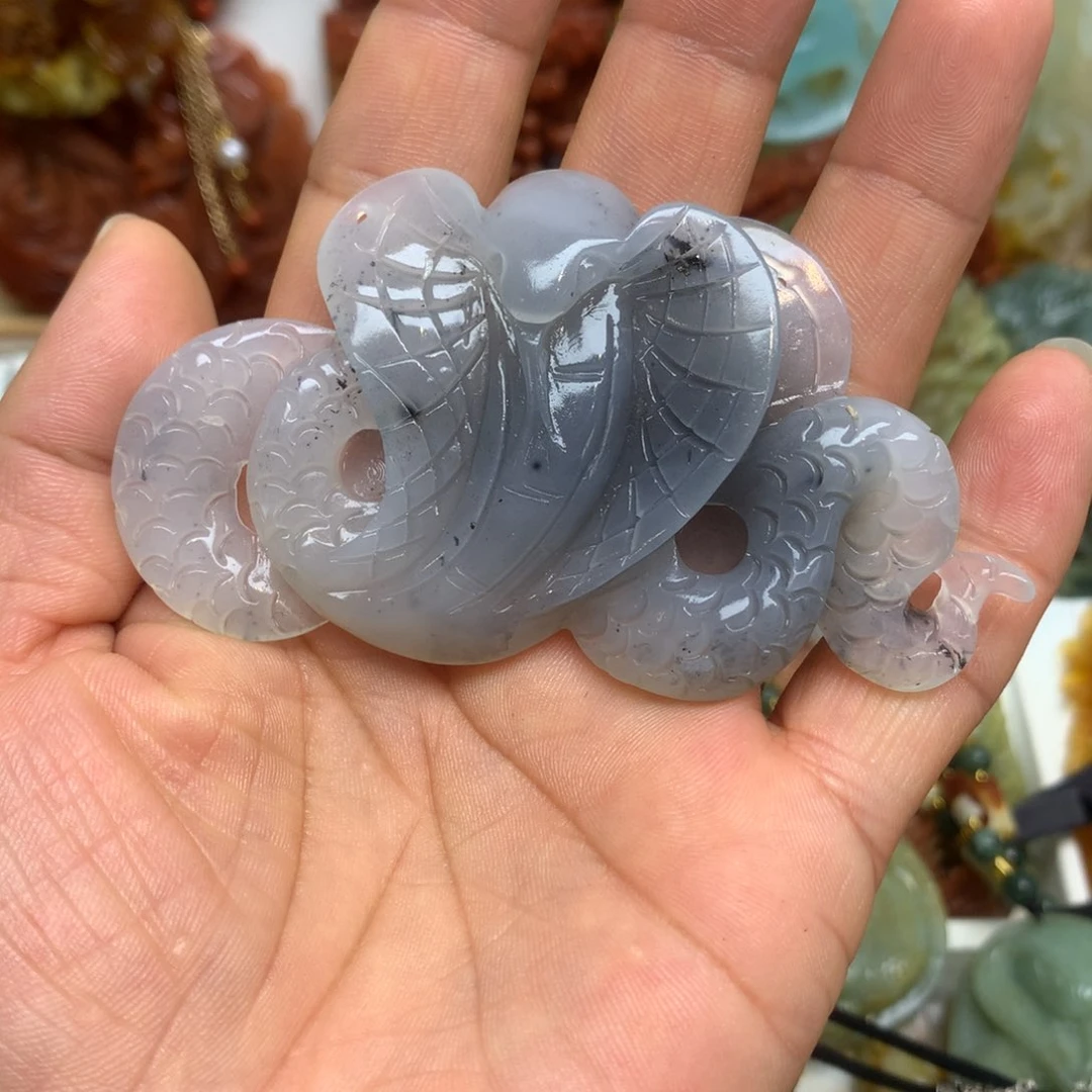 蛇纹石玉颈饰未镶嵌一*天