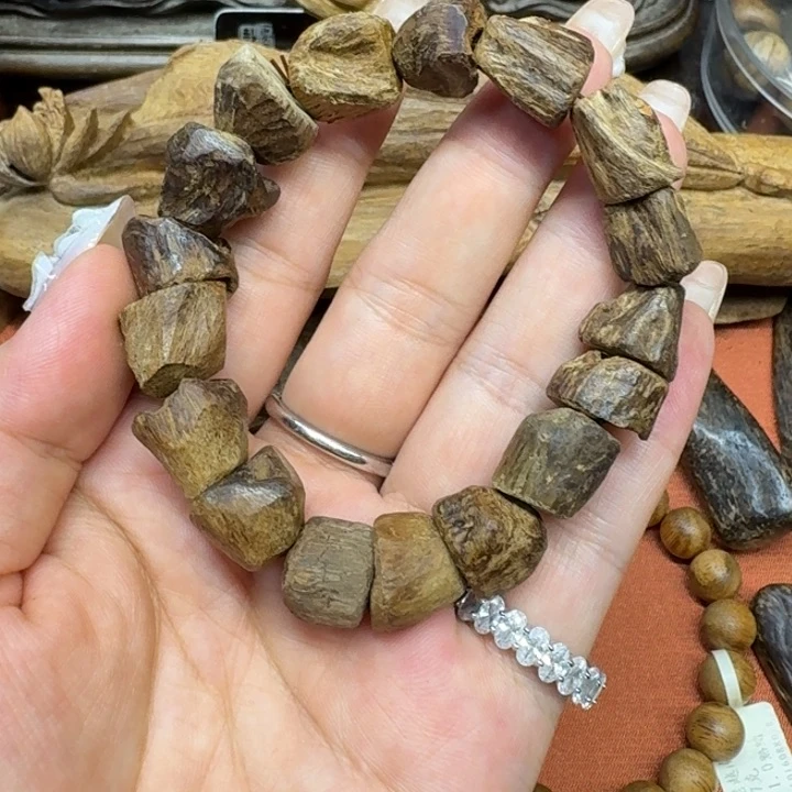 大叶紫檀（黑酸枝木类）