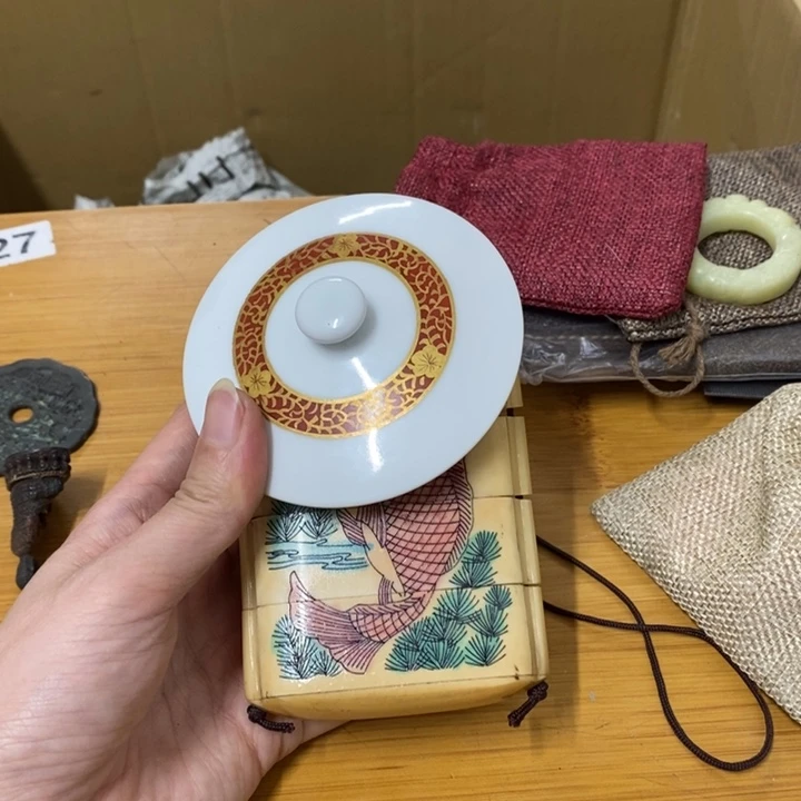 瓷片哈中古工艺品一件
