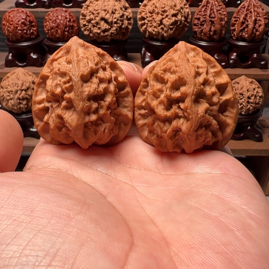 文玩核桃把件40梨木台