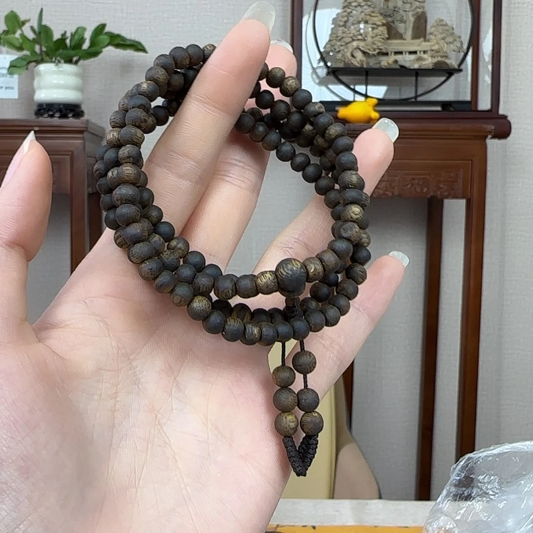 沉香手串0.5随型绿棋虫漏多圈
