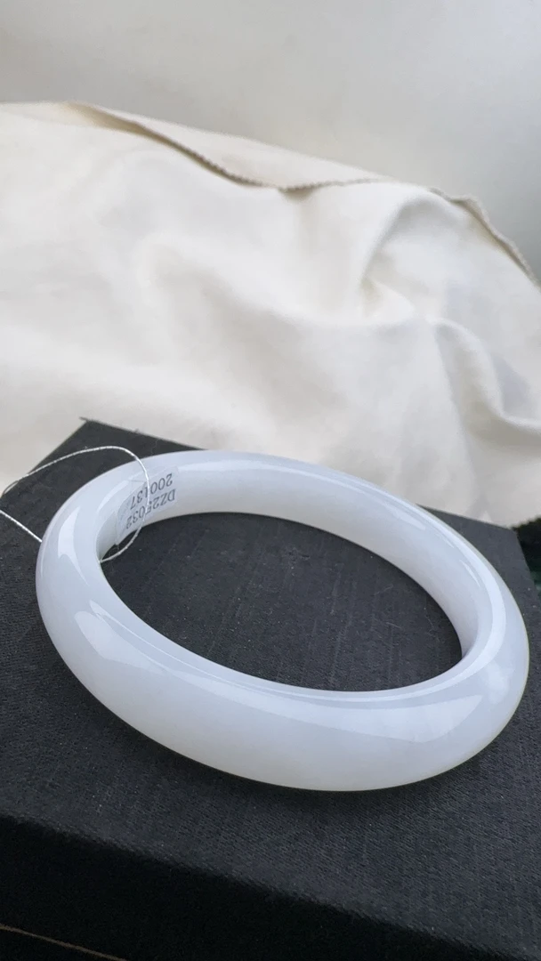 和田玉手镯白度够白完美有微棉玉质细腻温润内径内径57.5宽12厚9