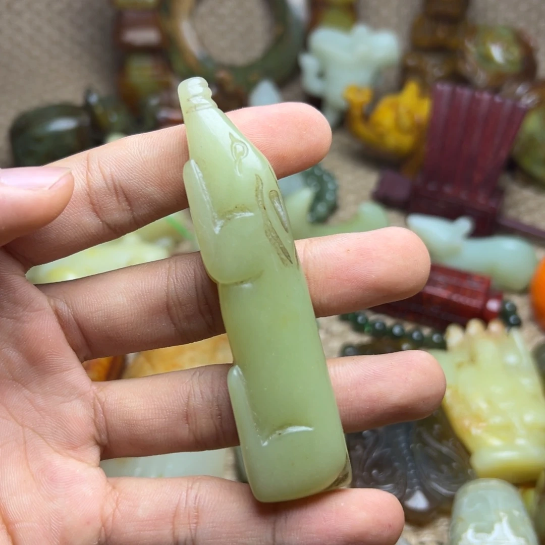 未镶嵌蛇纹石玉颈饰