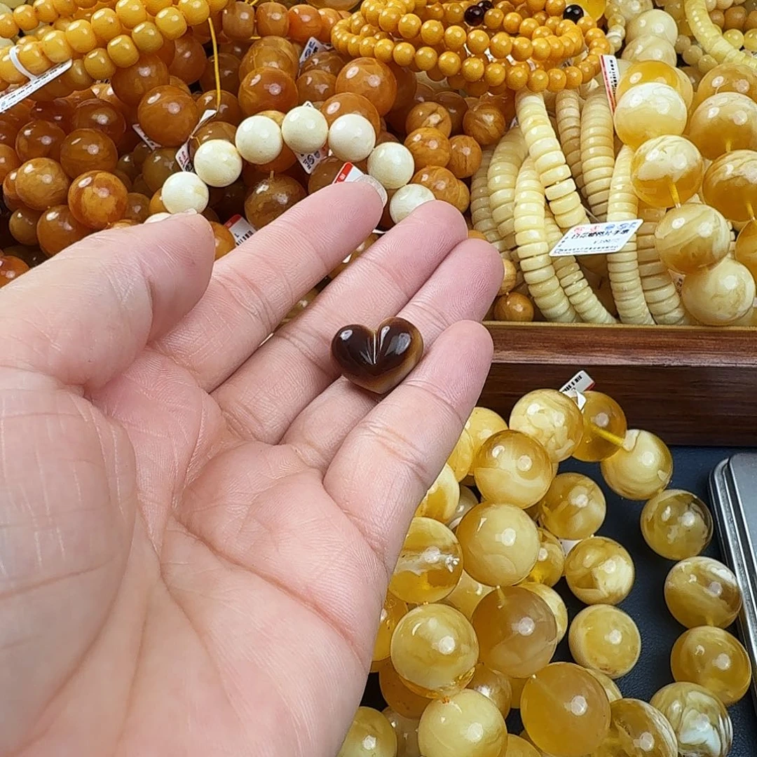 琥珀未镶嵌珠宝奇石