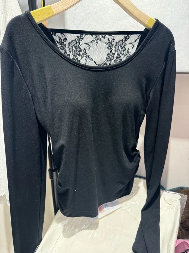 2025早春新款时尚大U领修身显瘦蕾丝拼接设计感长袖T恤女