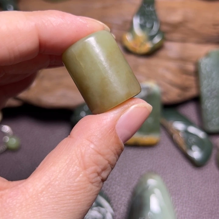 岫岩河磨玉（透闪石质玉）未镶嵌颈饰