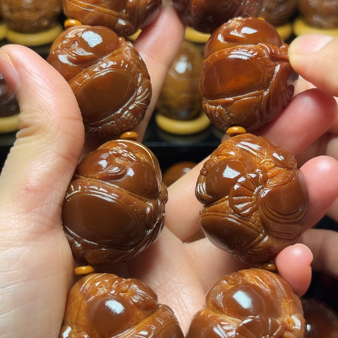 在***旁橄榄核手串/手链嘟嘟财神