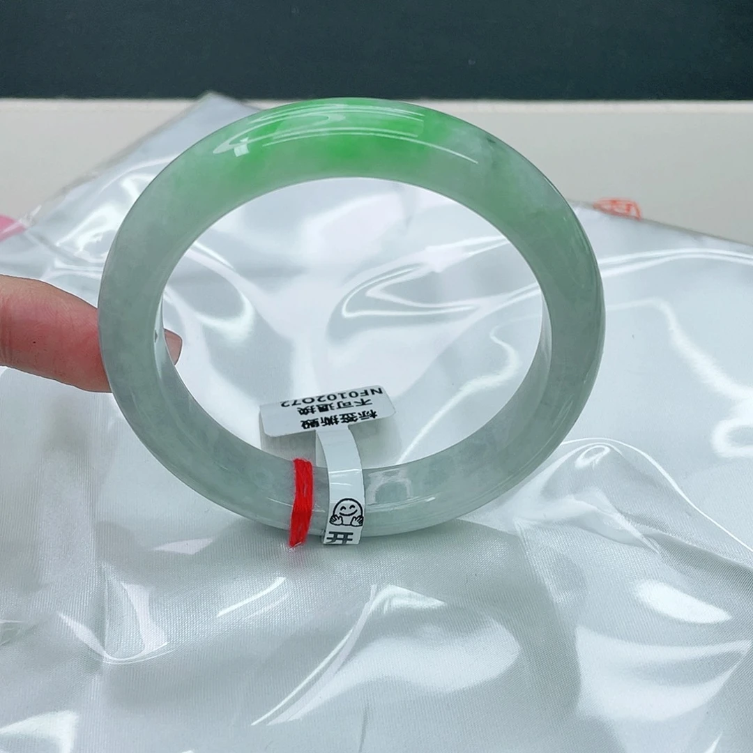 翡翠手镯未镶嵌正61.3