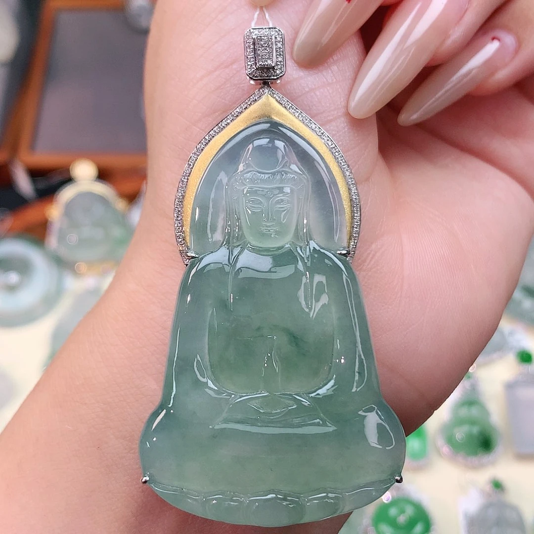 翡翠18K金镶嵌颈饰观音