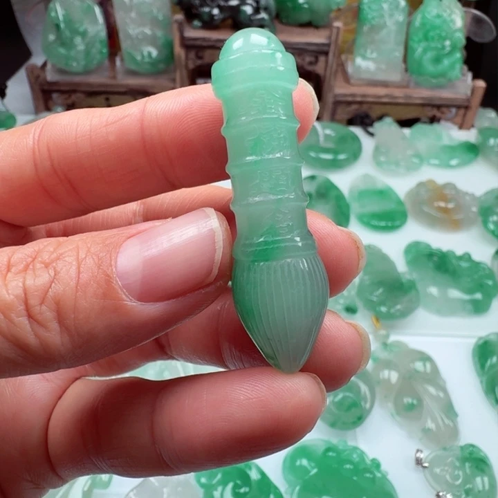 颈饰未镶嵌石英质玉