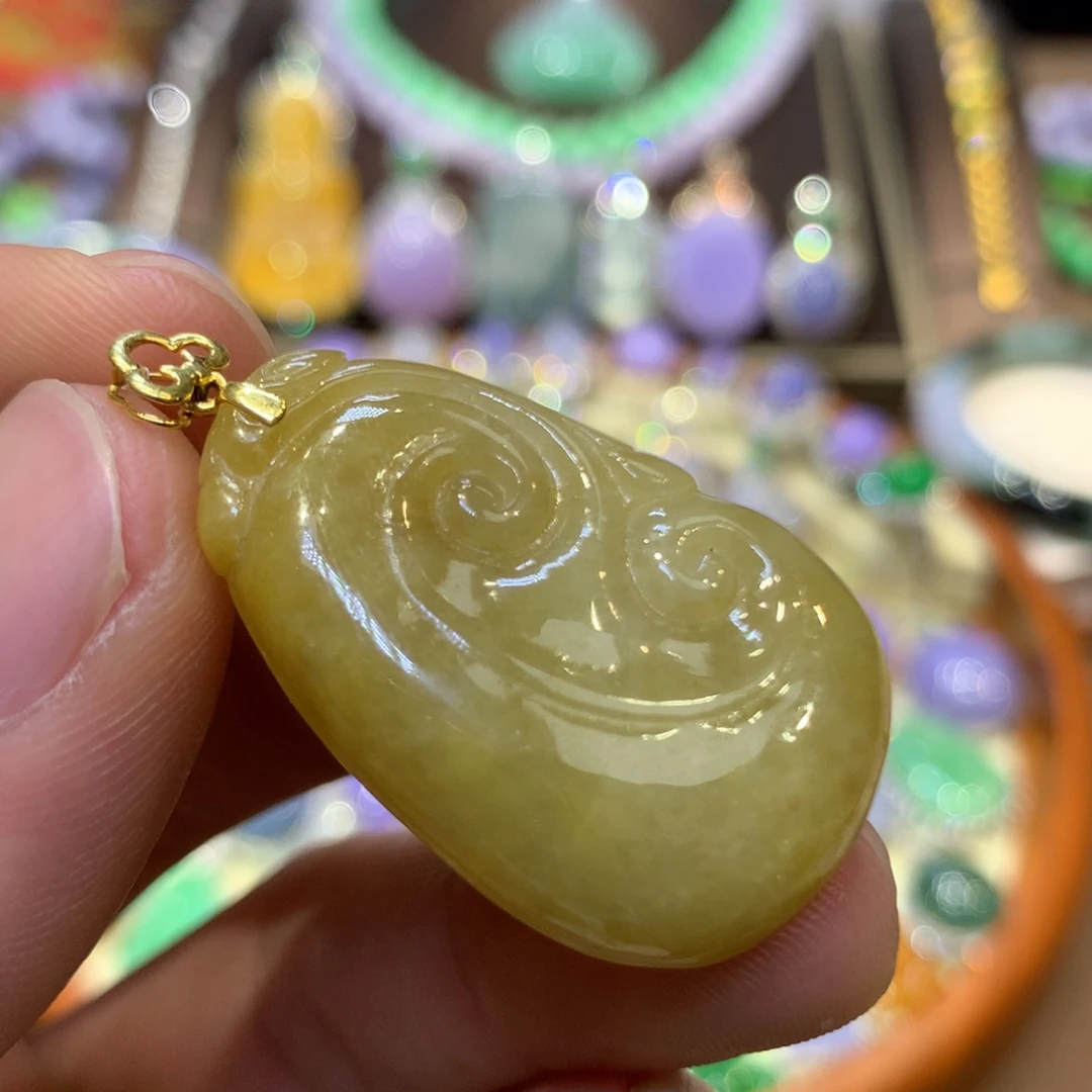 翡翠18K金镶嵌颈饰