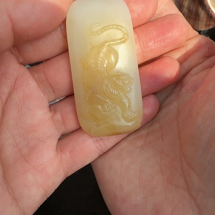 大***麦和田玉未镶嵌颈饰