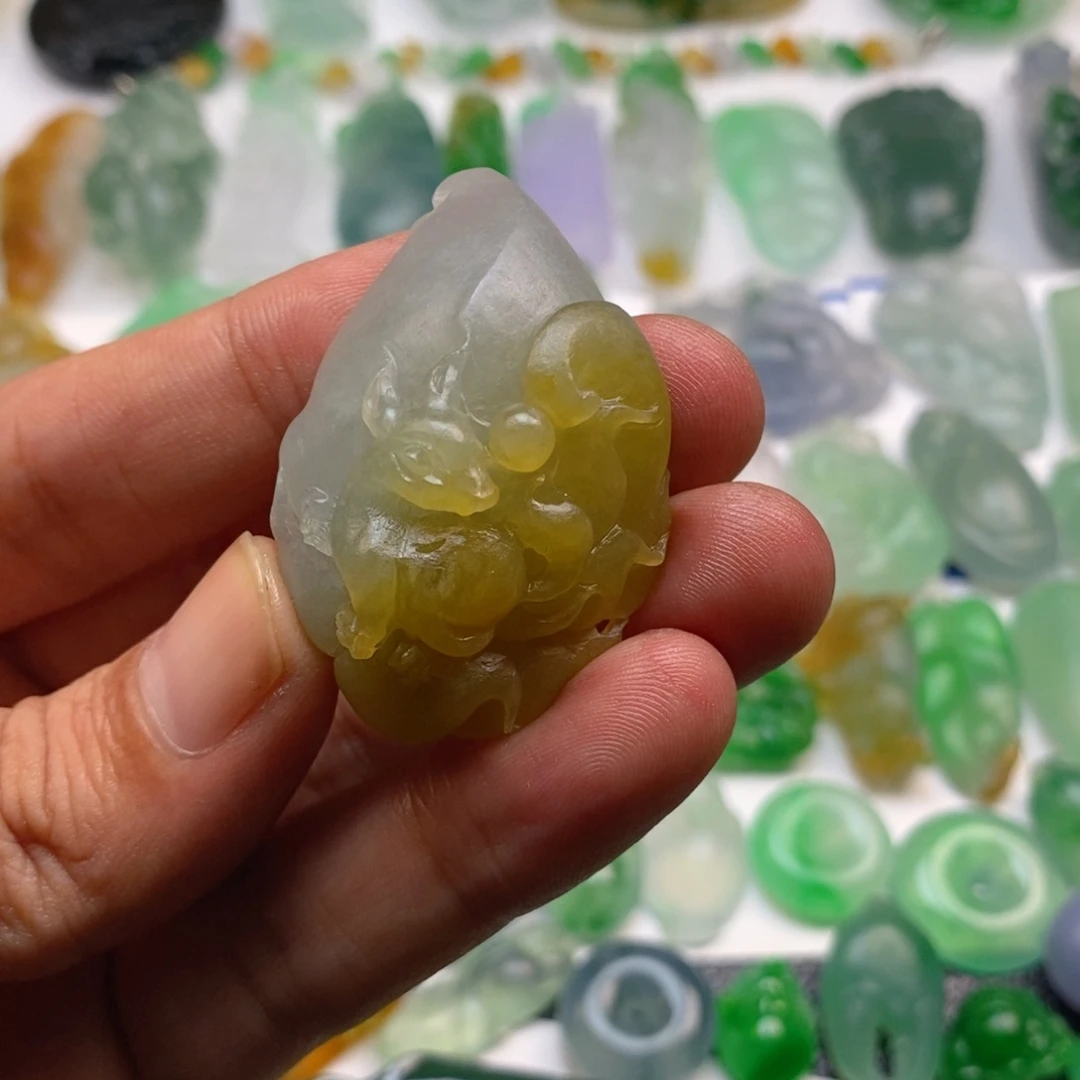 定制翡翠未镶嵌九尾狐