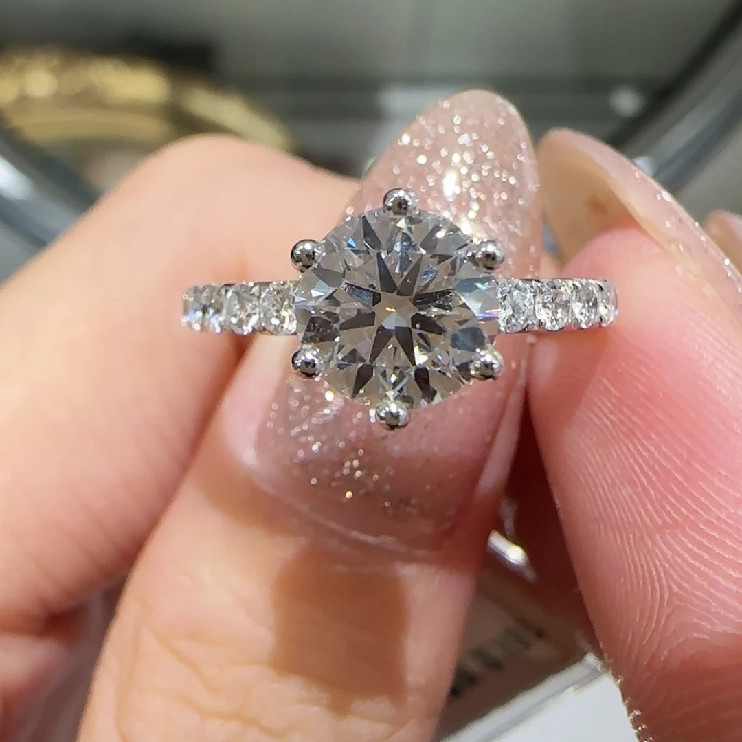 18K金镶嵌实验室培育钻石白月光六爪1卡