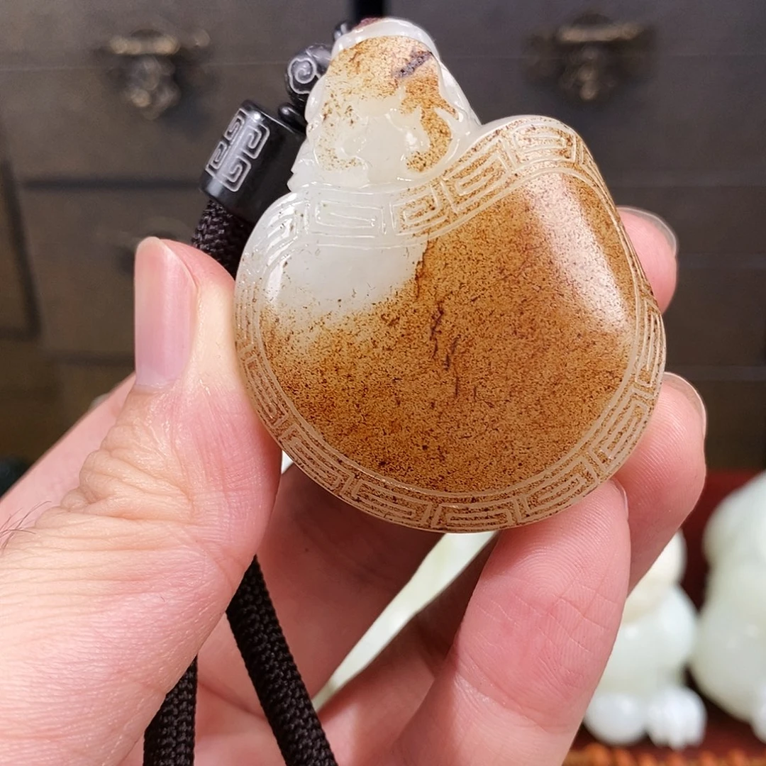 东***东颈饰未镶嵌和田玉