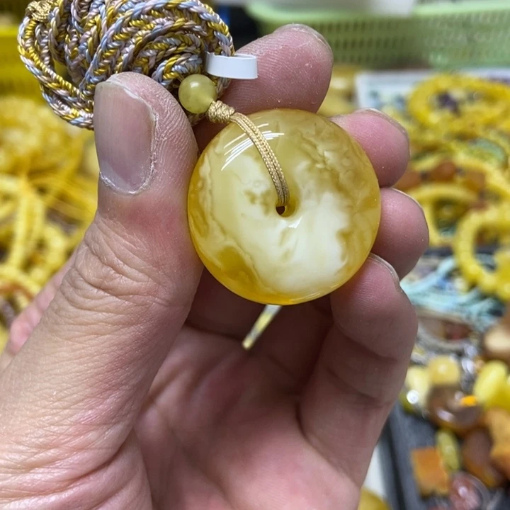 蜜蜡未镶嵌裸石吊坠