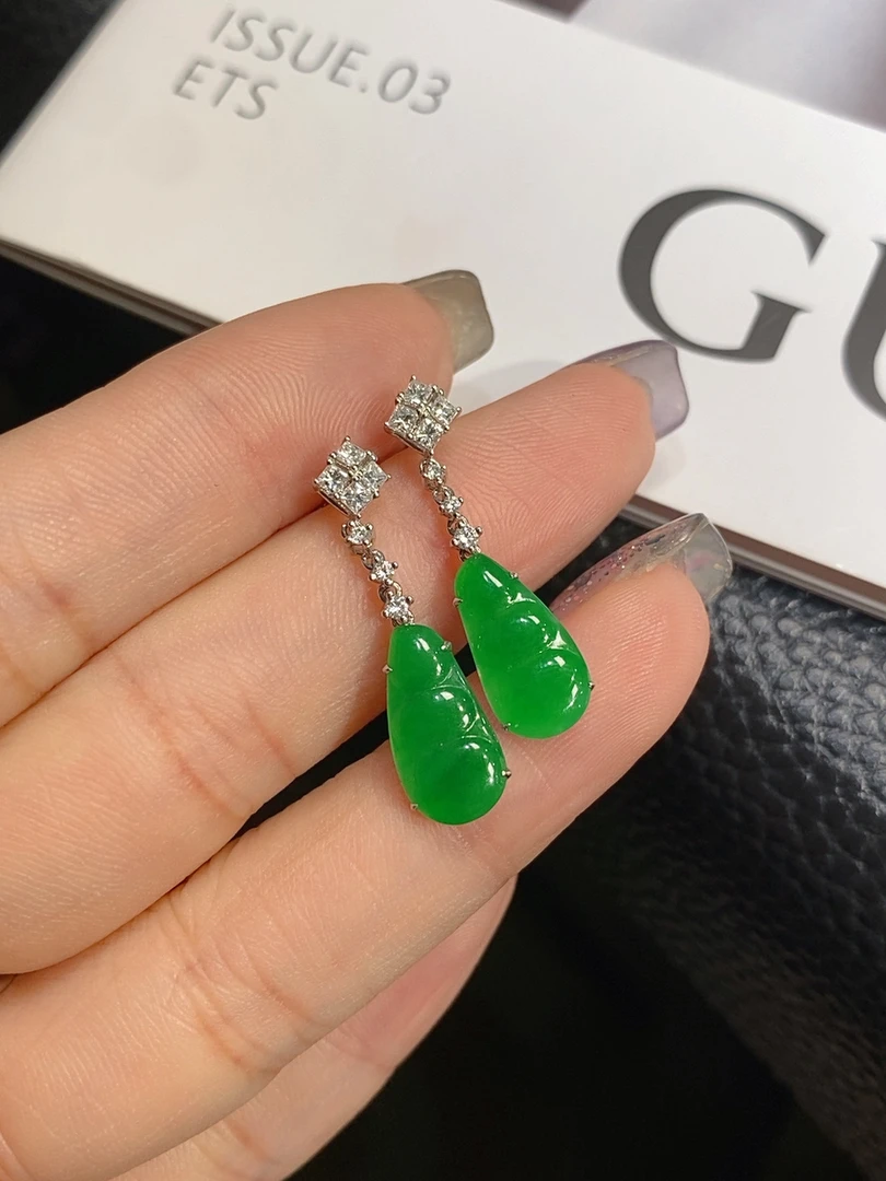 【伊玥珠宝】福利款天然缅甸翡翠A货 阳绿福豆耳坠