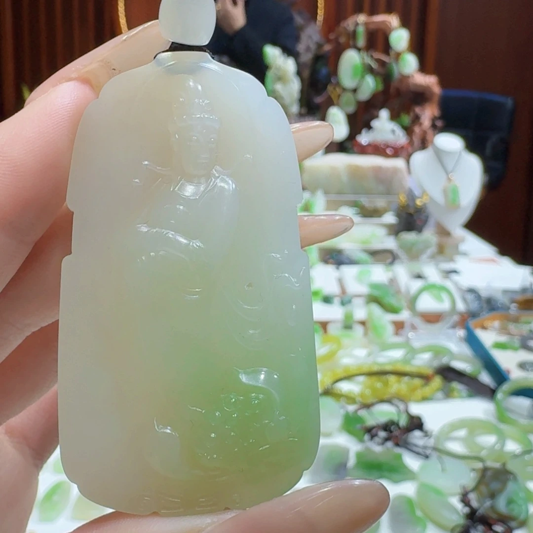 和田玉翠青三色观音未镶嵌