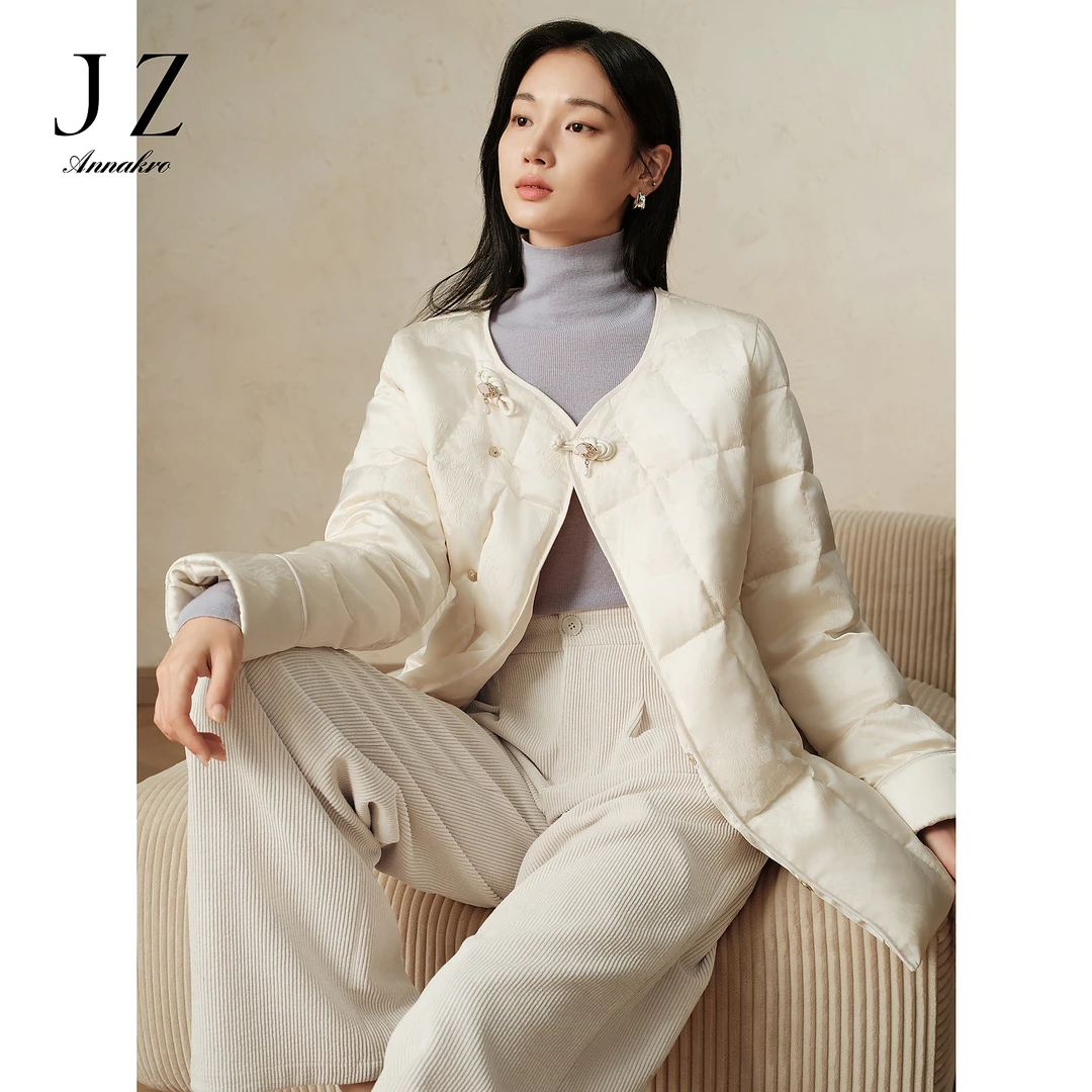 【雅韵系列】玖姿安娜蔻新中式收腰提花白鸭绒羽绒女2024冬季新款