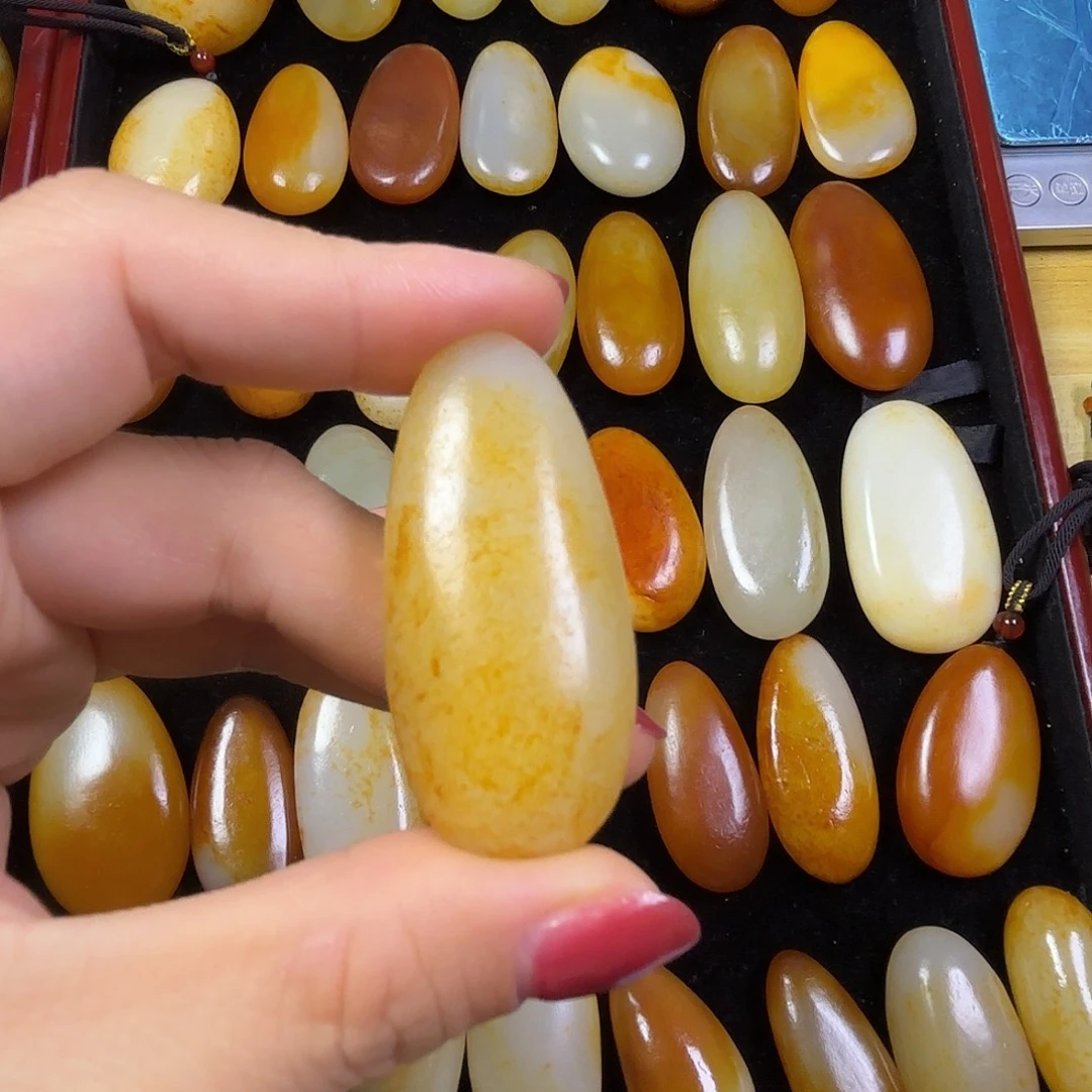 金***连和田玉未镶嵌颈饰