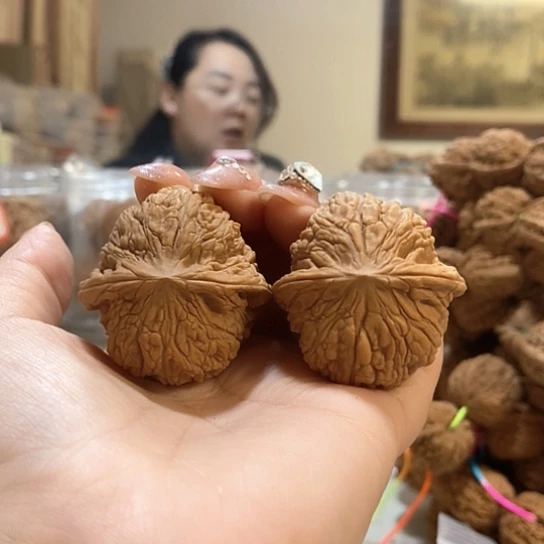 文玩核桃吊坠六**鱼龙洞峪