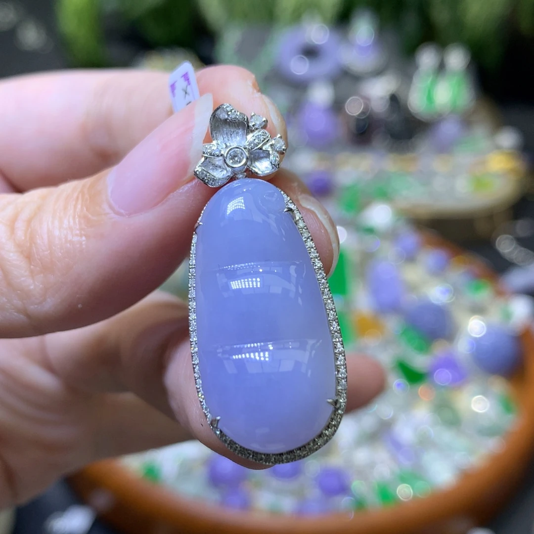 颈饰18K金镶嵌翡翠