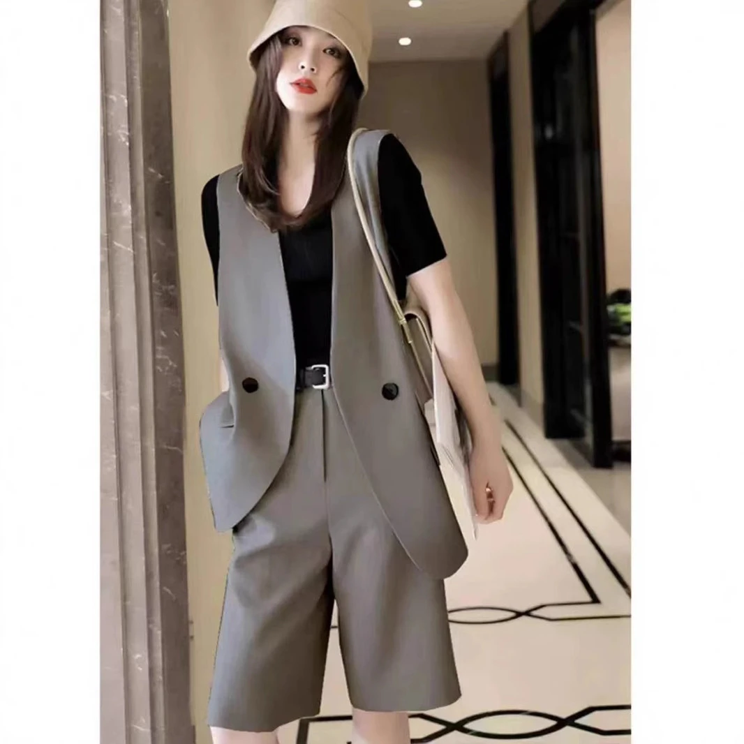 今年流行新款无袖马甲套装女遮肉时尚短裤减龄马夹两件套200斤