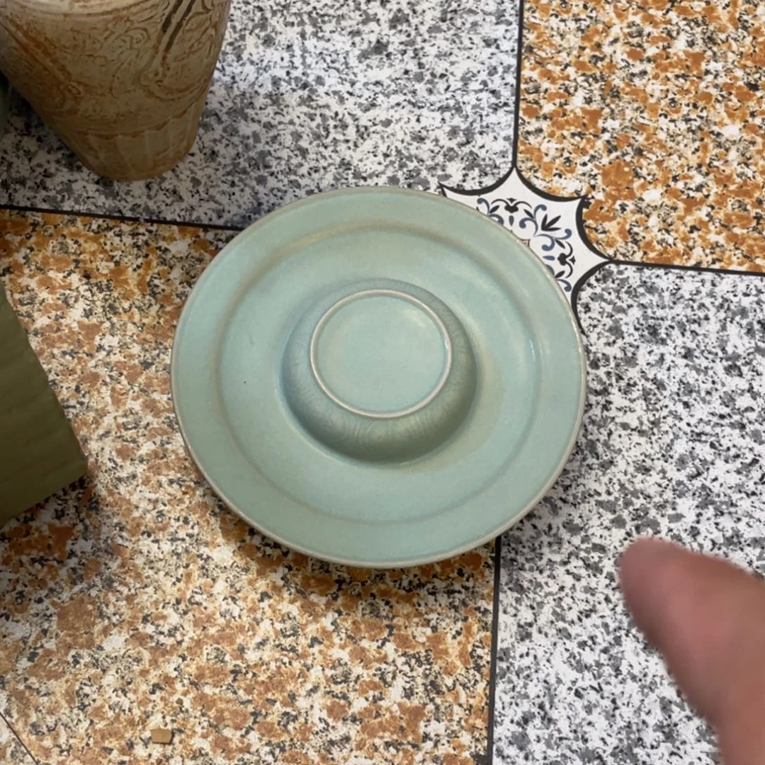 赏品青瓷盏托一个