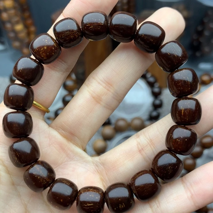 贡木巴布亚1-1.1黑红犀角料