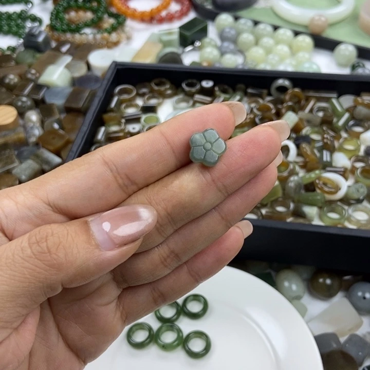 未镶嵌和田玉珠宝半成品‘*