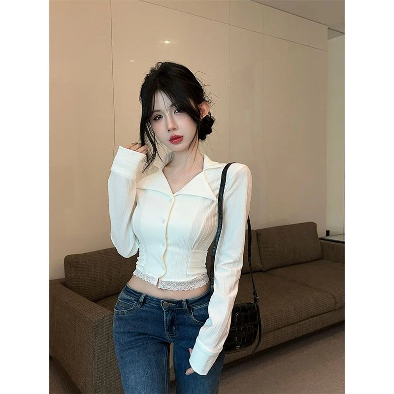 Polo领蕾丝白色衬衫女春秋纯欲甜辣妹短款上衣高级感收腰绑带衬衣