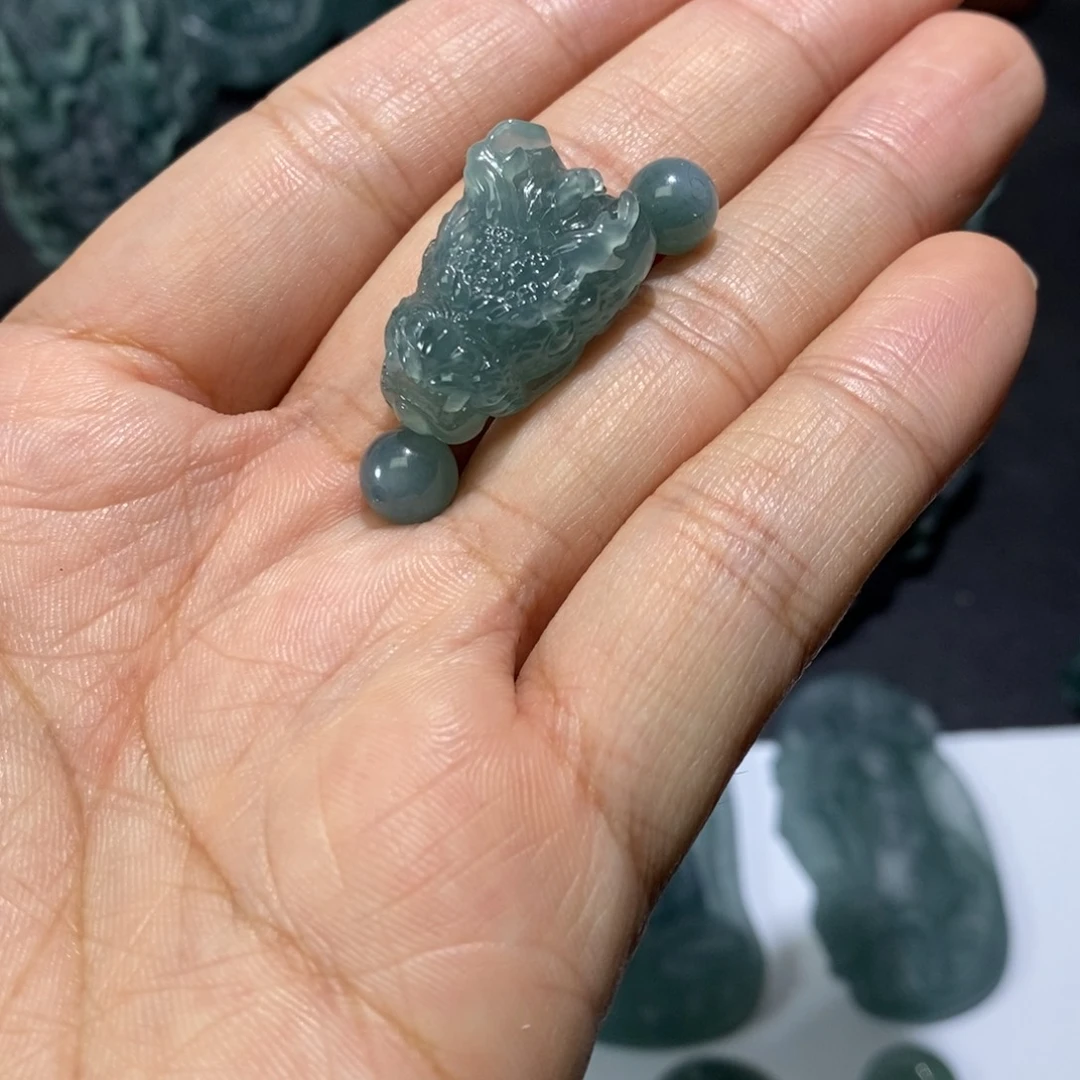 定制翡翠未镶嵌龙头手牌