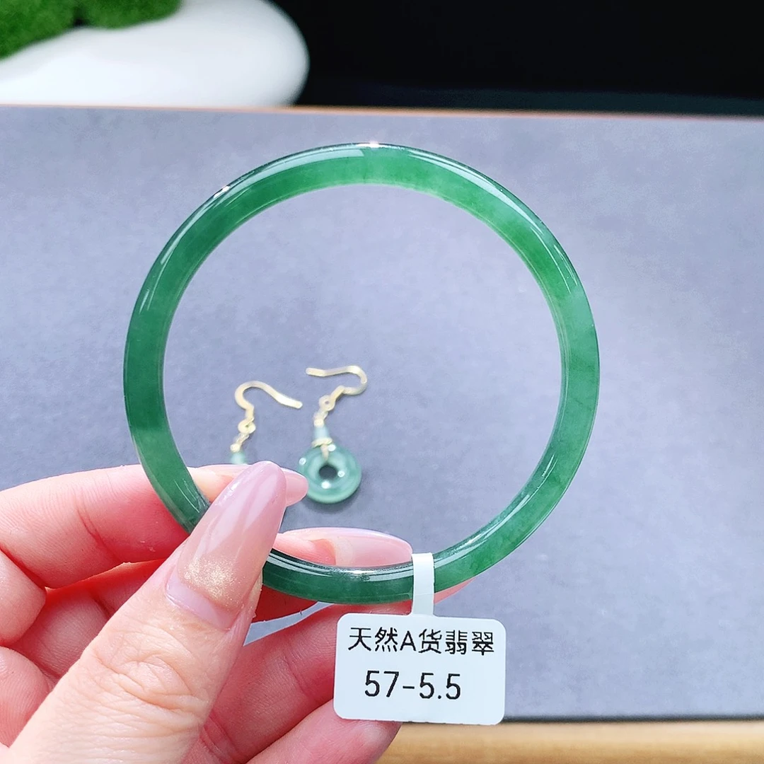 未镶嵌手镯（圆镯）翡翠