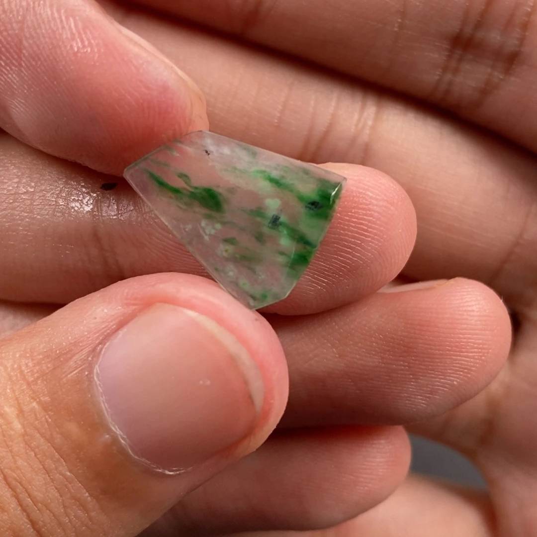 翡翠未镶嵌颈饰水**华翡翠