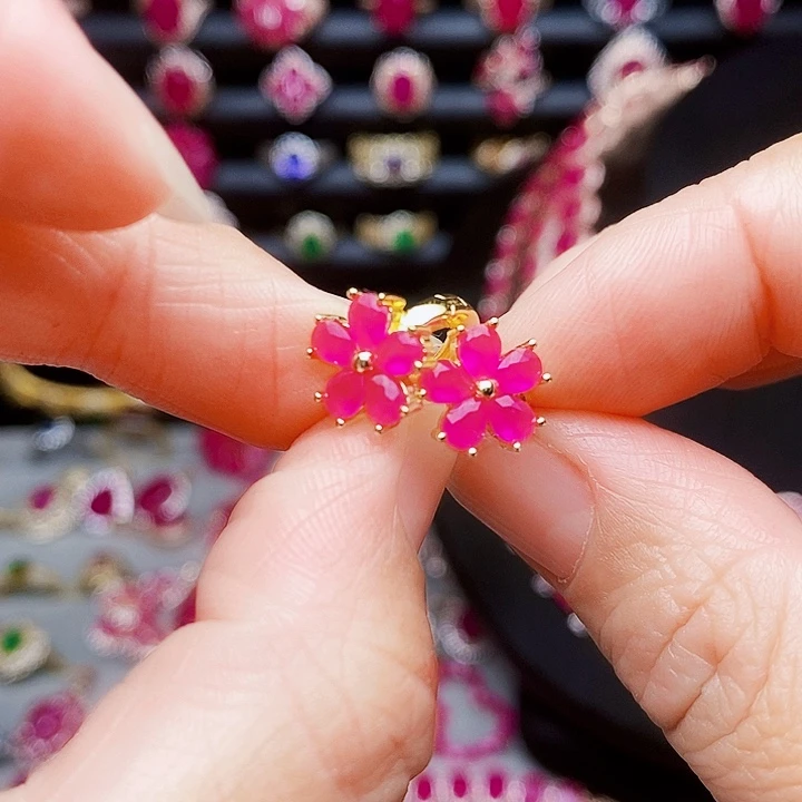 银S925镶嵌红宝石耳饰