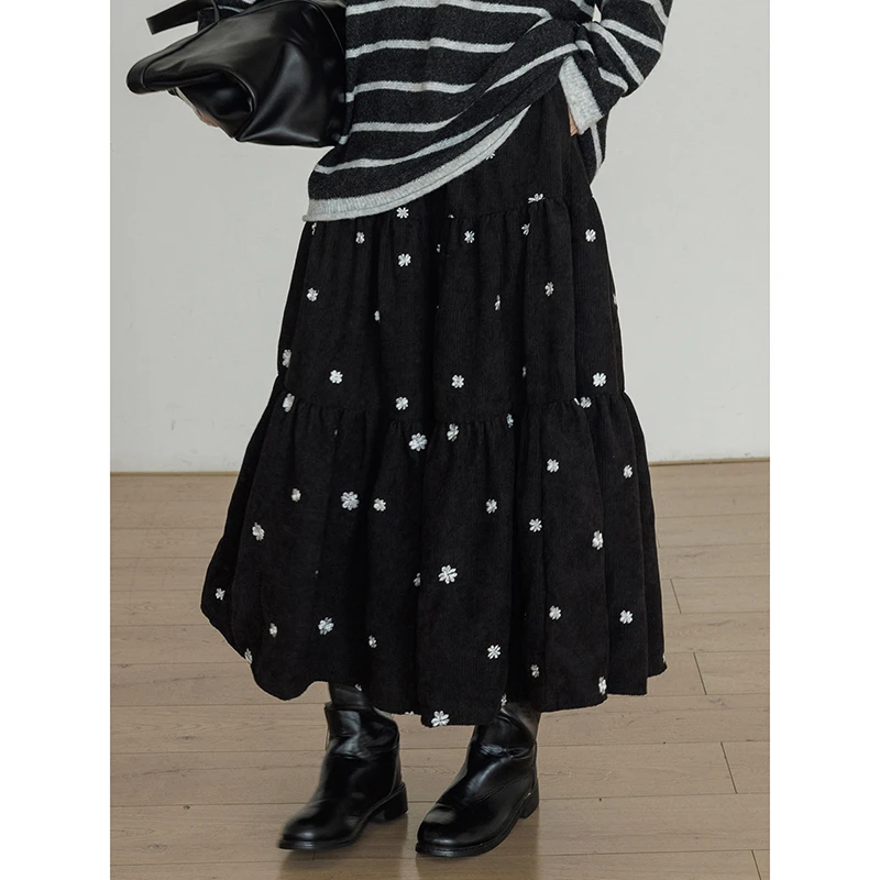 vastand维尚 2025新款冬季休闲刺绣灯芯绒磨毛半身裙女复古风长裙