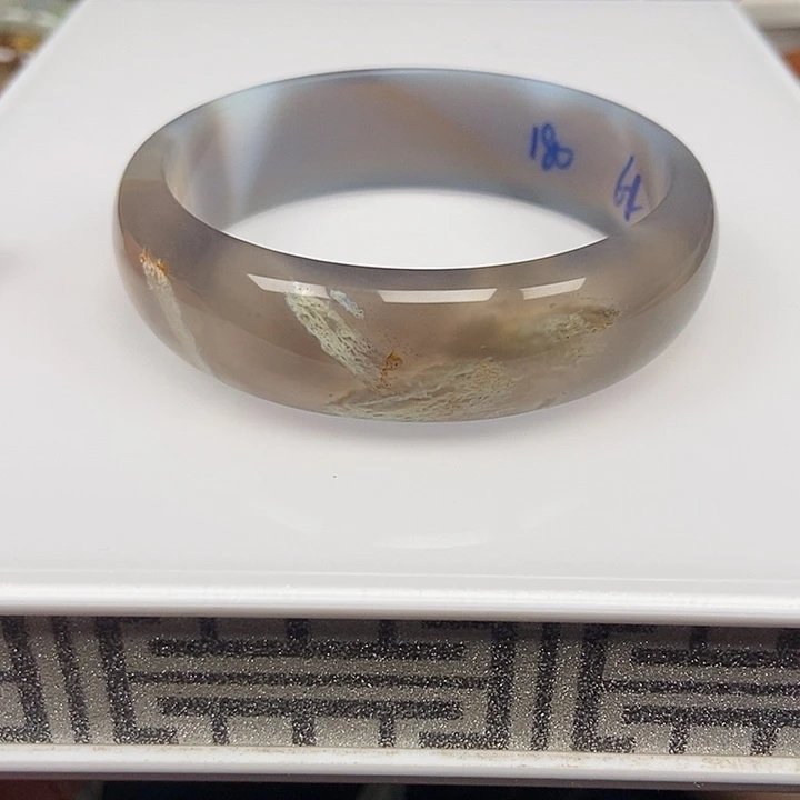 玛瑙/玉髓手镯未镶嵌娟