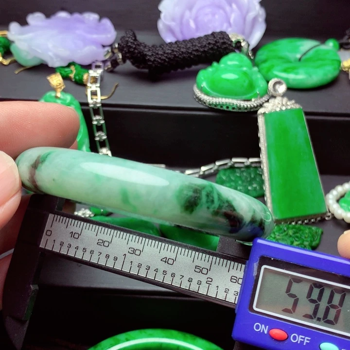 翡翠未镶嵌手镯…．．